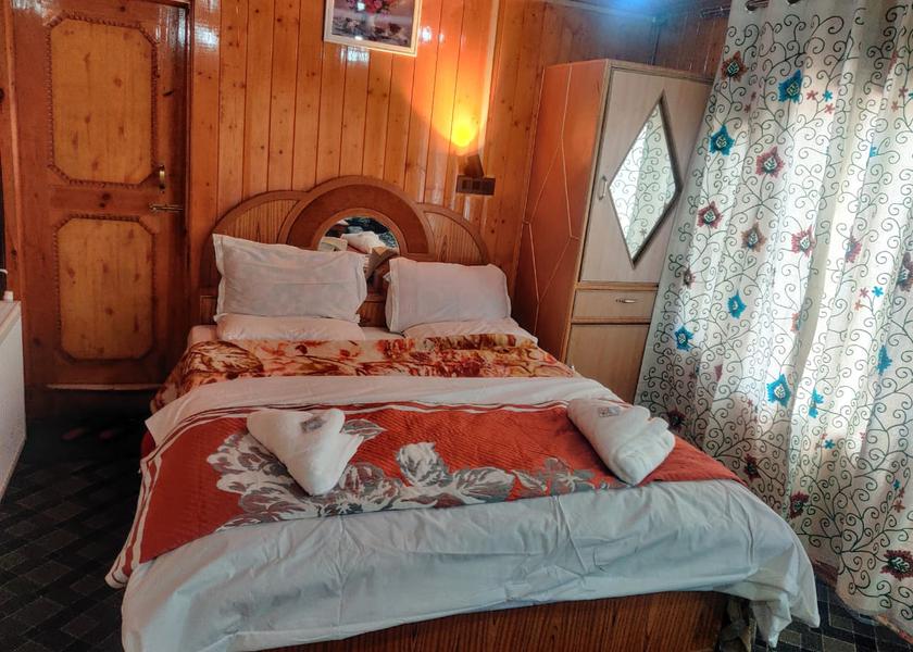 Jammu and Kashmir Gulmarg Deluxe Double Bed Room  With Mountain View 