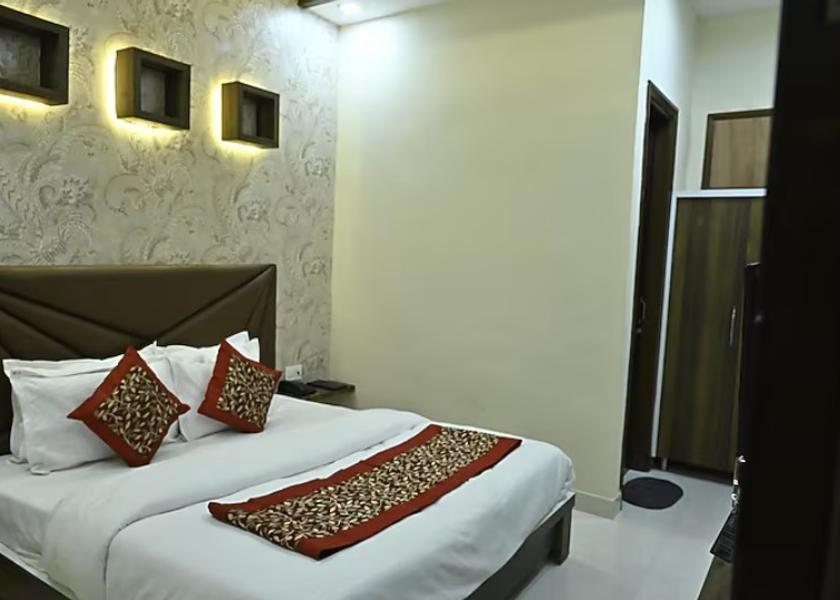 Punjab Amritsar KING ROOM With Window