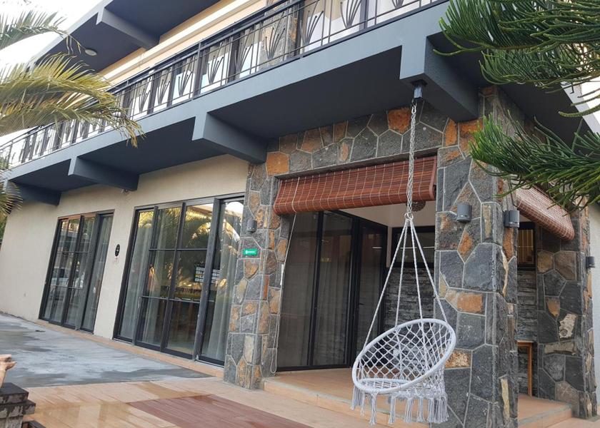  Trou aux Biches exterior view