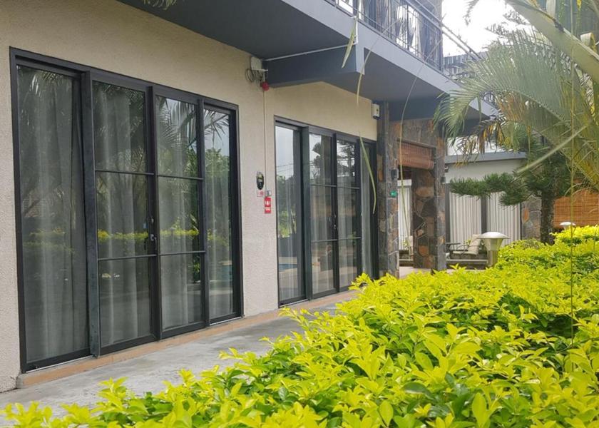  Trou aux Biches exterior view