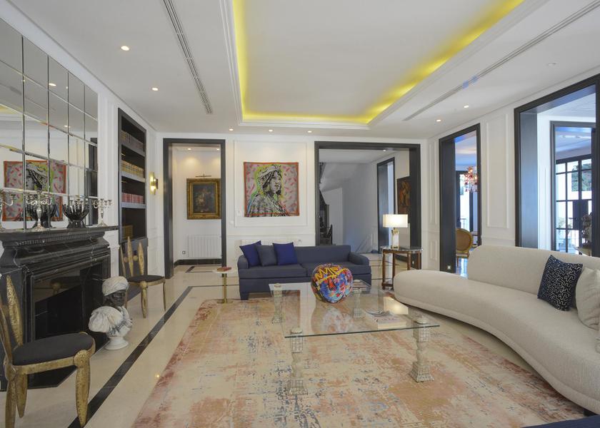 shared lounge/tv area