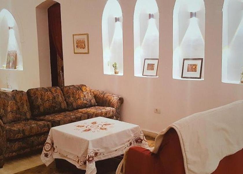  Luxor shared lounge/tv area