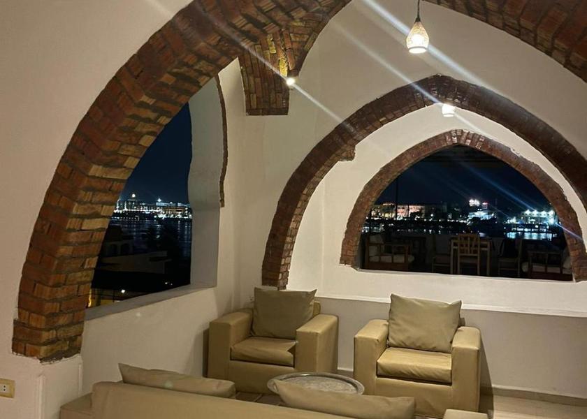  Luxor balcony/terrace