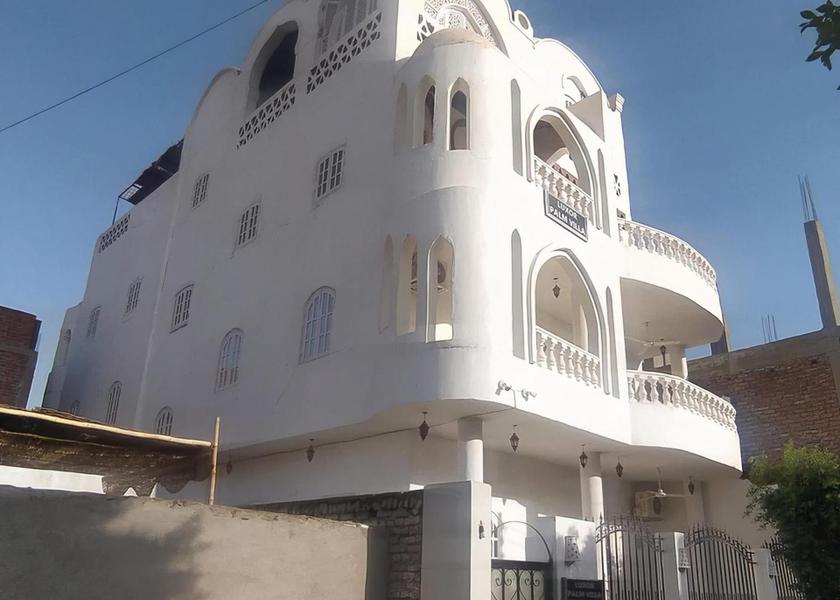  Luxor Hotel Exterior