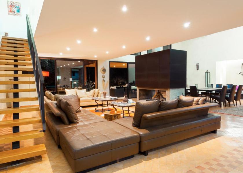 shared lounge/tv area