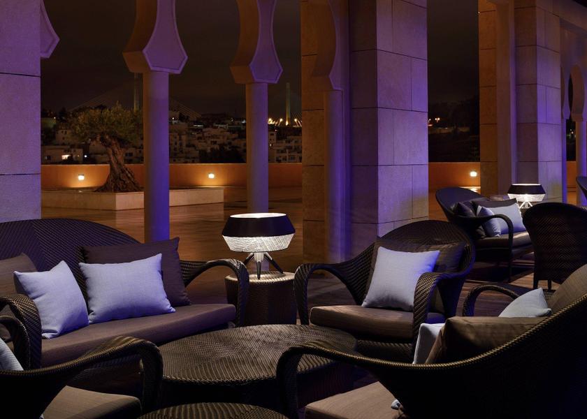  Constantine bar/lounge