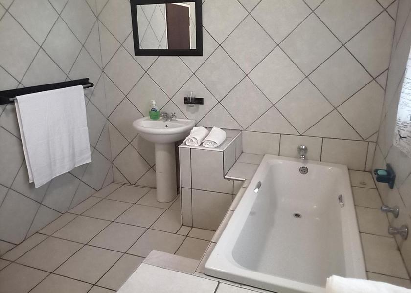 Gauteng Tierpoort Queen Room with Shared Bathroom