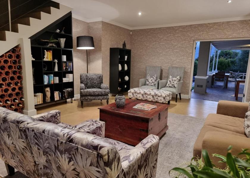 shared lounge/tv area