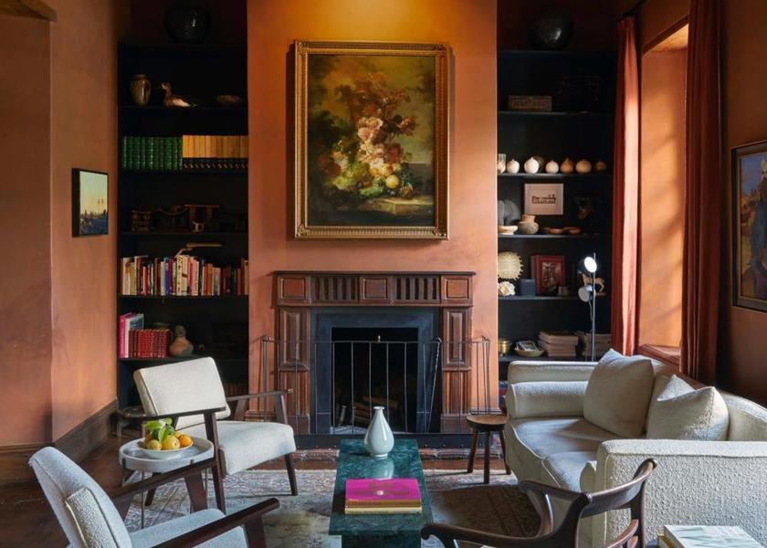 shared lounge/tv area