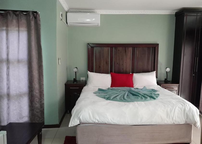 Limpopo Thohoyandou King Suite with Pool View