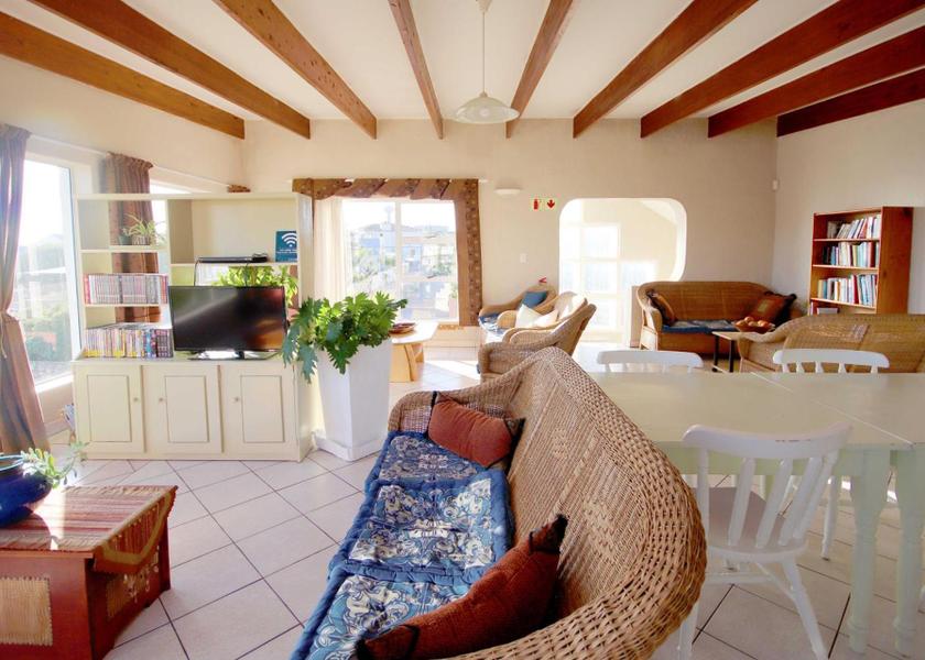 shared lounge/tv area