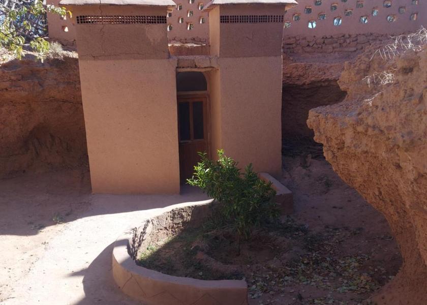 Drâa-Tafilalet Souk Lakhmis Dades exterior view
