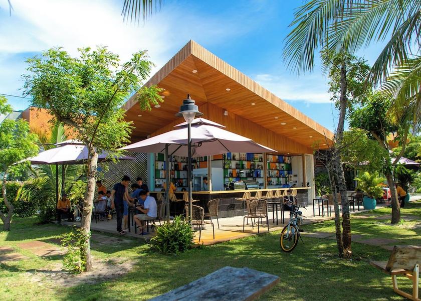Lam Dong Province Ham Thuan Nam Poolside bar
