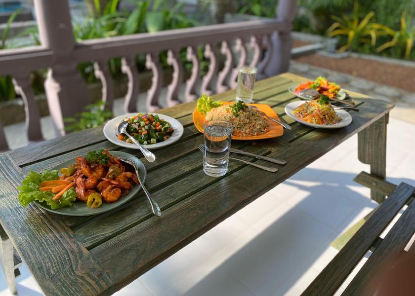 Galle District Hikkaduwa food and beverages