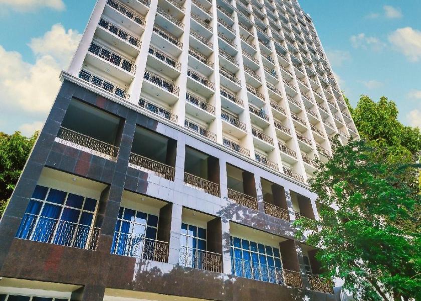  Quezon City Hotel Exterior