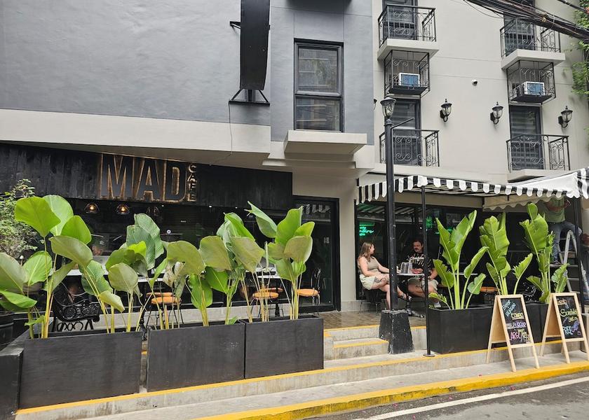  Makati Front of property
