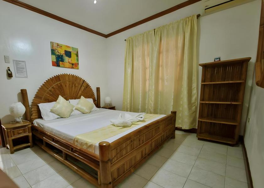 Central Visayas Moalboal Yellow Room