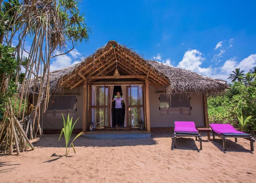 Galle District Bentota entrance