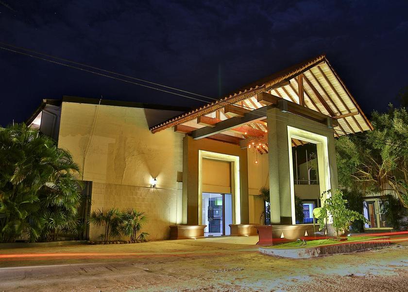 Anuradhapura District Anuradhapura exterior view