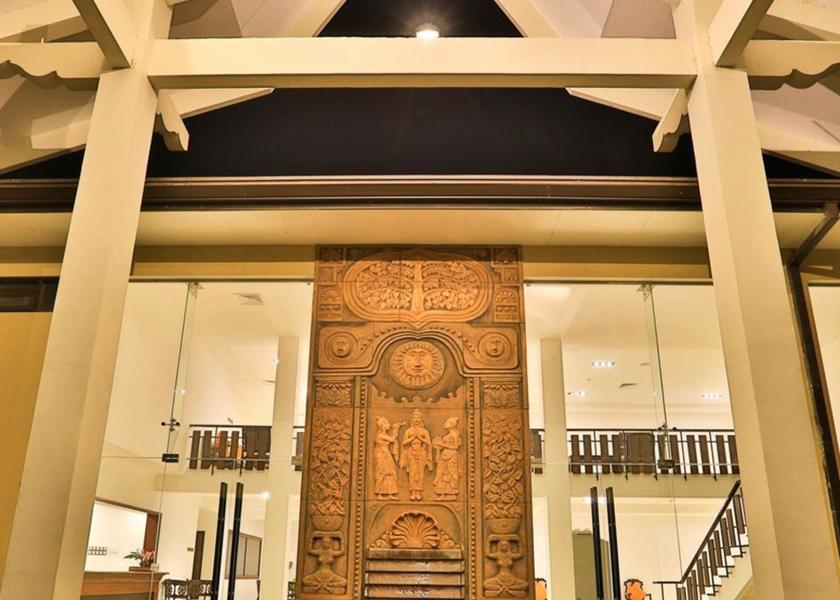 Anuradhapura District Anuradhapura exterior view