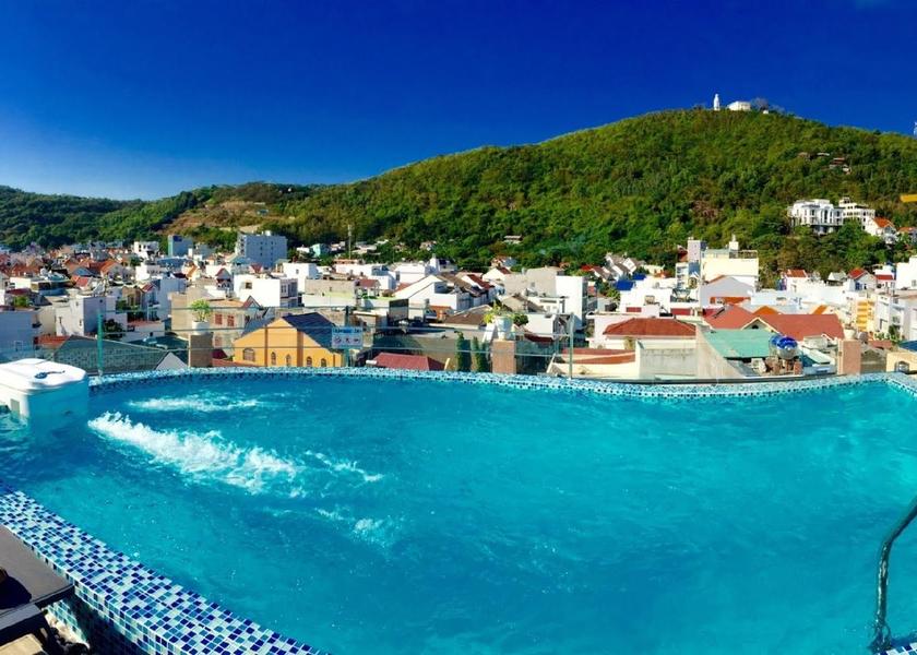 Ba Ria-Vung Tau Vung Tau swimming pool