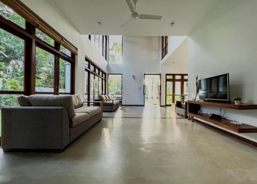 shared lounge/tv area