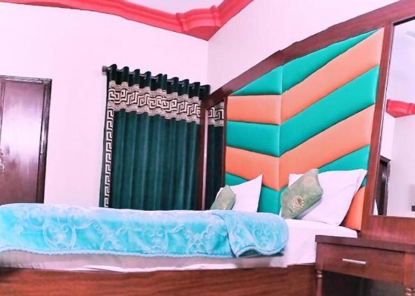  Karachi Family Two-Bedroom Apartment with View