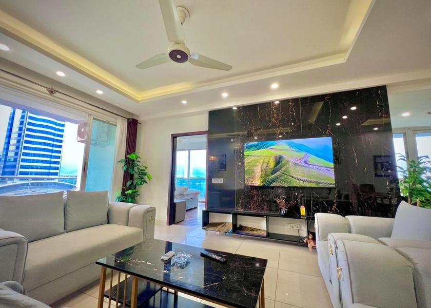 shared lounge/tv area