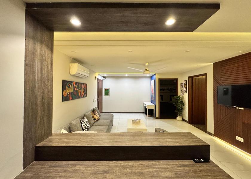 shared lounge/tv area