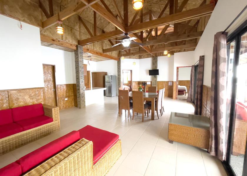  Puerto Galera Public Areas