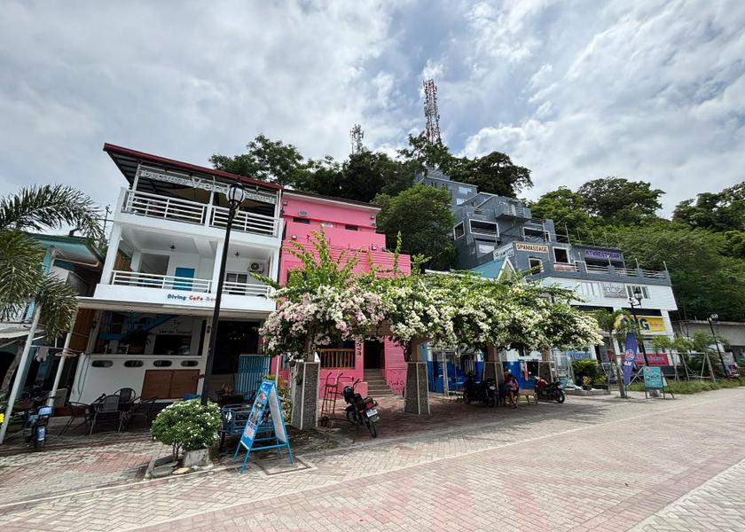  Puerto Galera exterior view