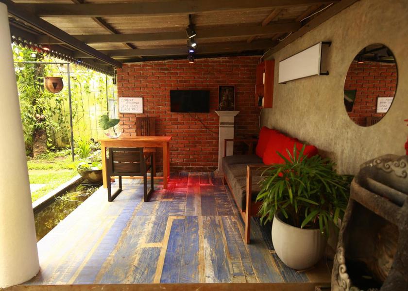 Matara District Weligama shared lounge/tv area