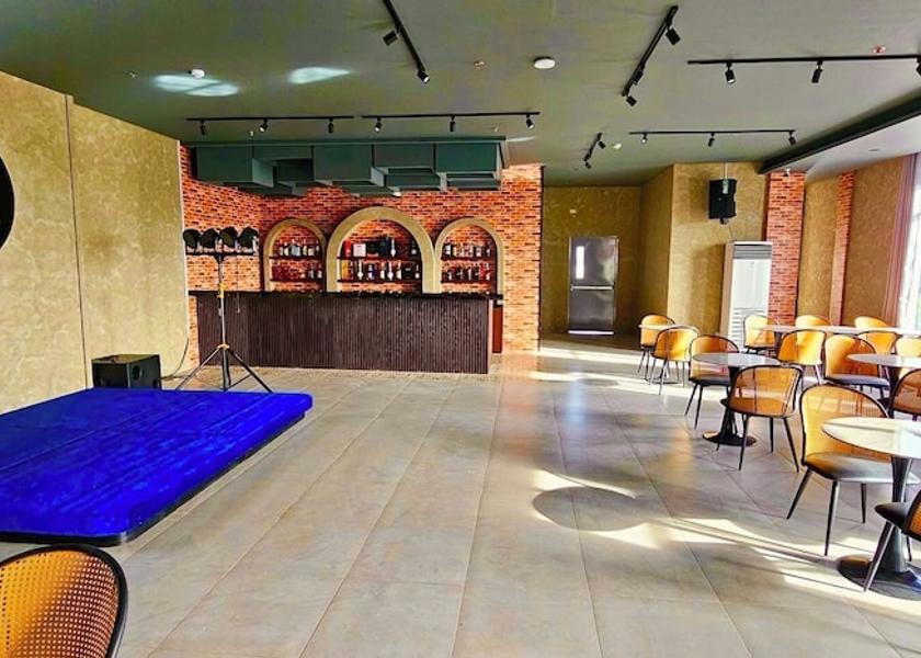 Bicol Legazpi Bar (on property)