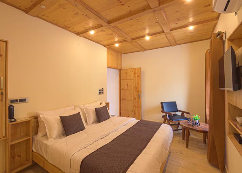 Jammu and Kashmir Srinagar Deluxe Room