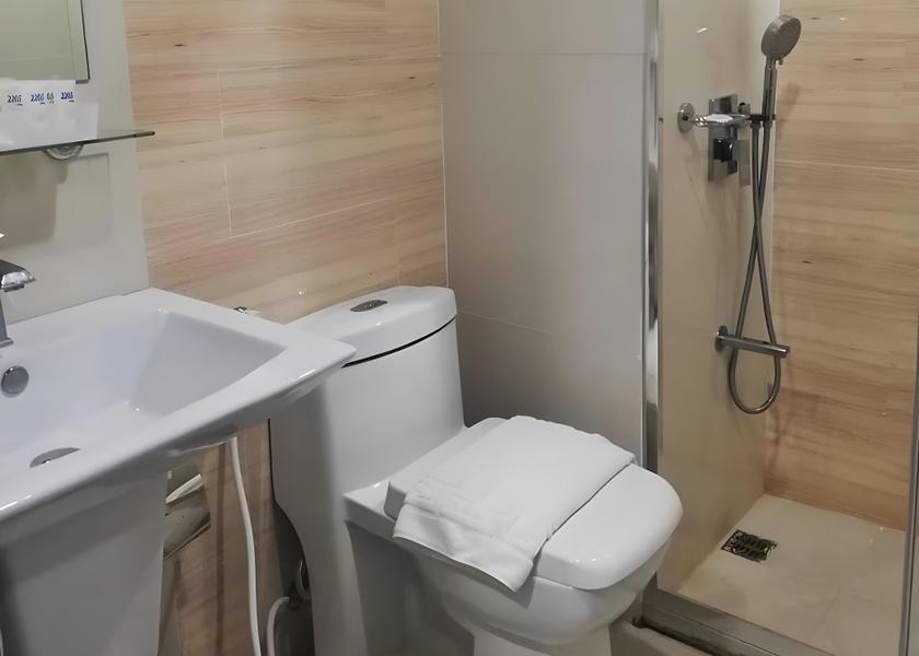 Calabarzon Lucena 1 Person in 6-Bed Dormitory - Mixed