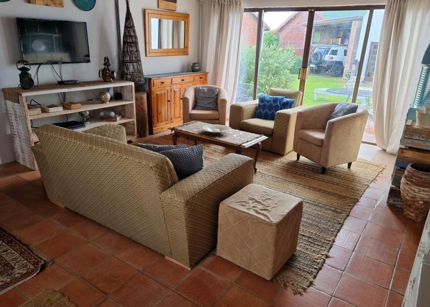 shared lounge/tv area