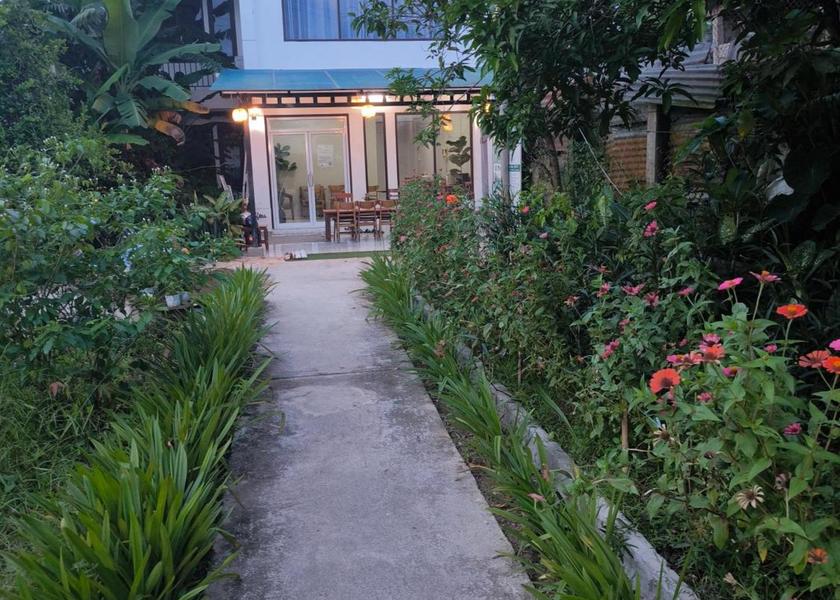  Vang Vieng exterior view