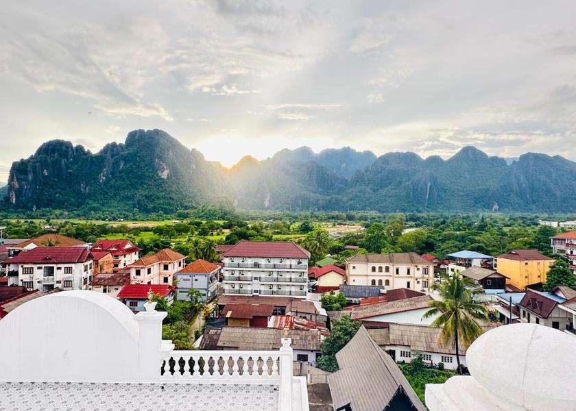  Vang Vieng surrounding environment