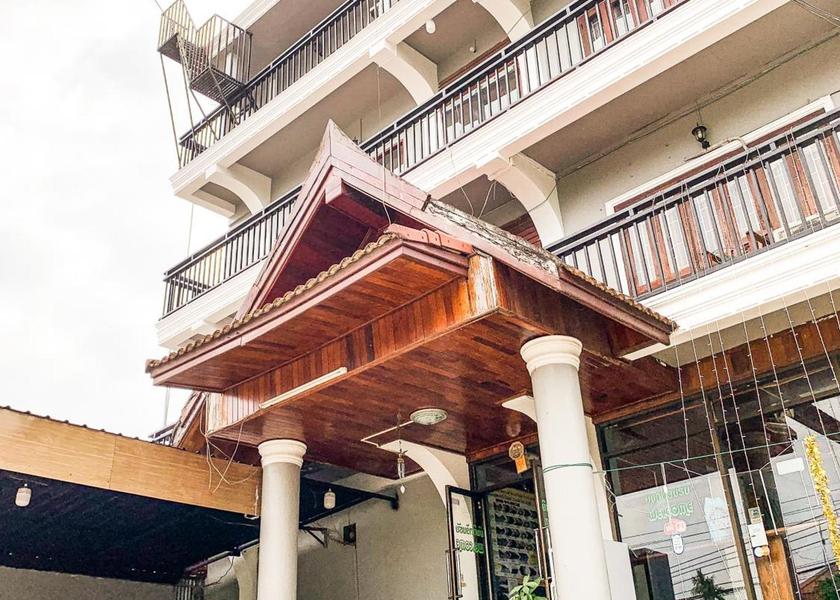  Vang Vieng exterior view