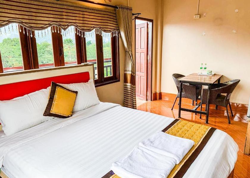  Vang Vieng Double Mountain View