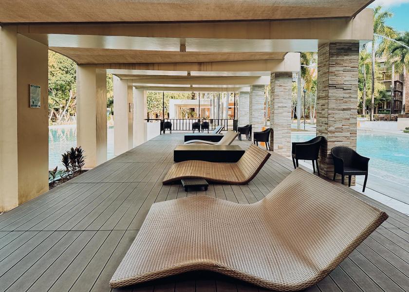 swimming pool [outdoor]