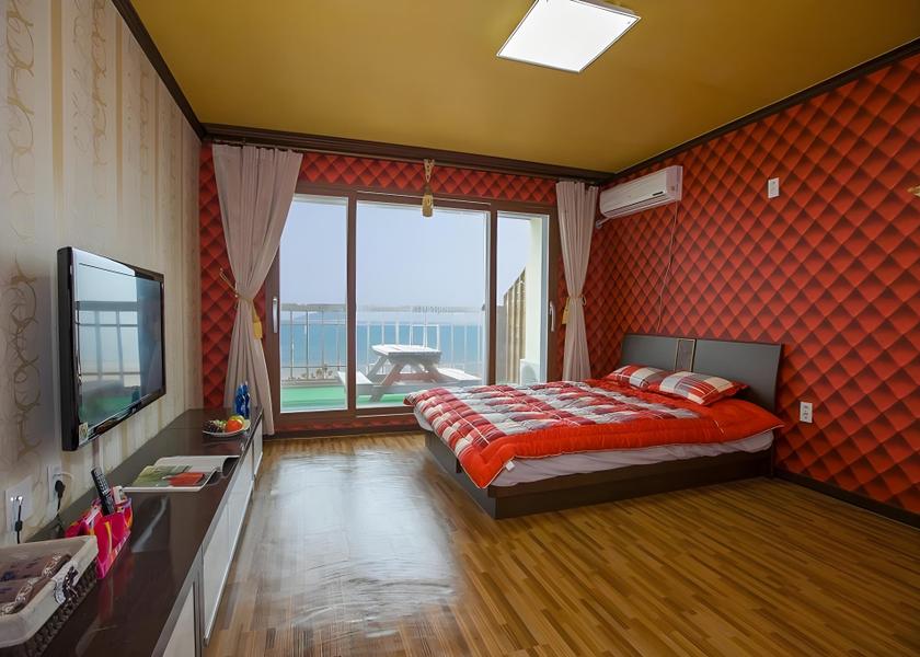 South Jeolla Wando Room 303 Bed