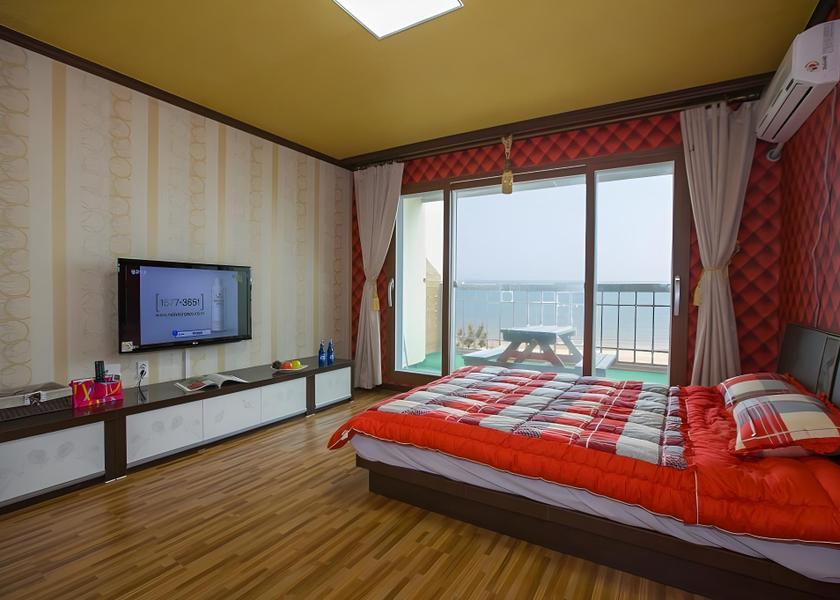 South Jeolla Wando Room 303 Bed