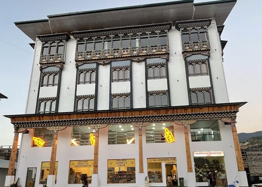 Paro Paro Front of property