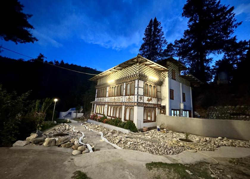  Paro exterior view