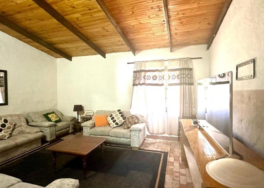 Western Cape Montagu shared lounge/tv area