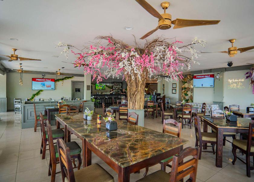 Puntarenas Quepos restaurant