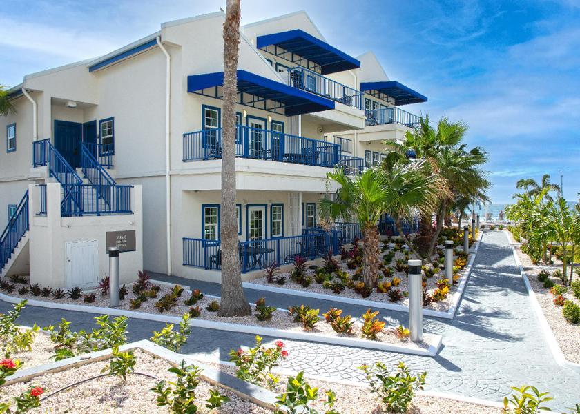  Cole Bay public areas