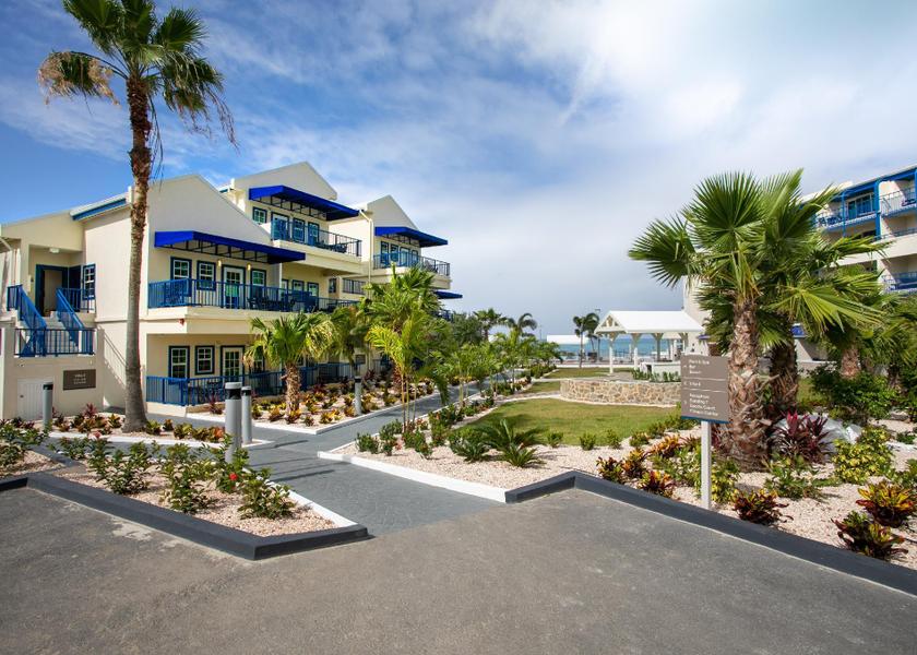  Cole Bay public areas