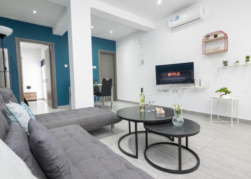 shared lounge/tv area